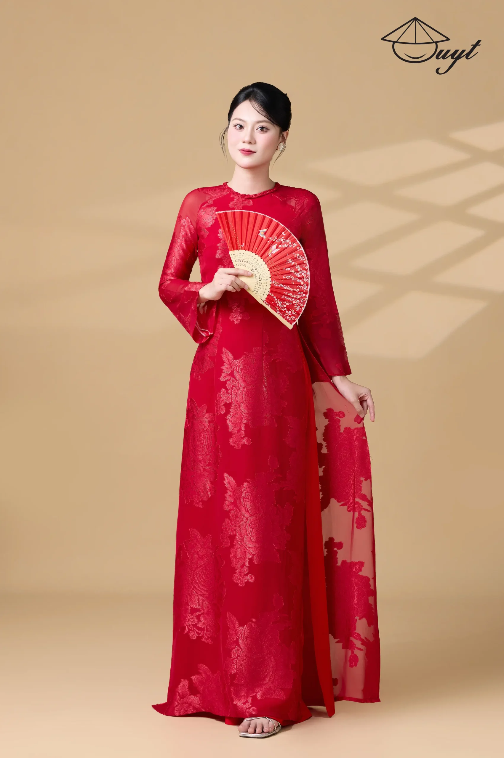 Áo dài đỏ