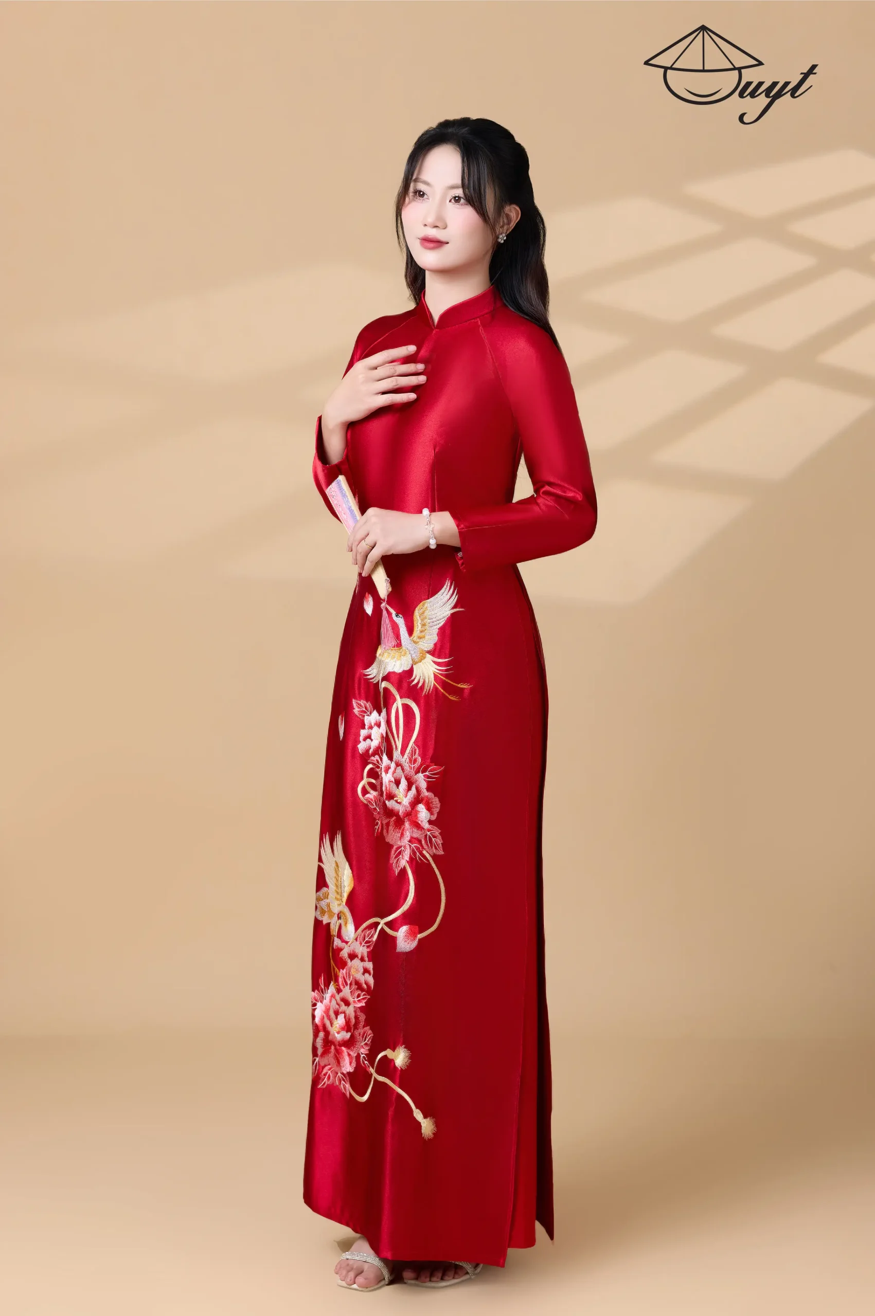 Áo dài đỏ